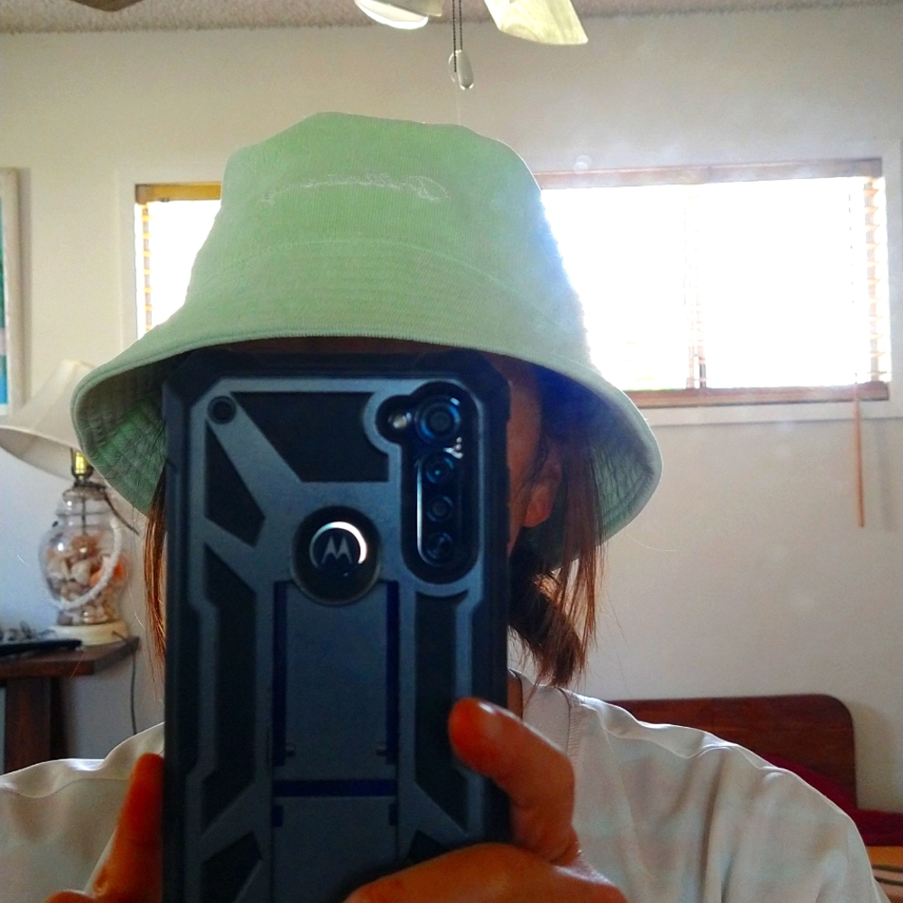 Billabong pastel green bucket hat, like L size